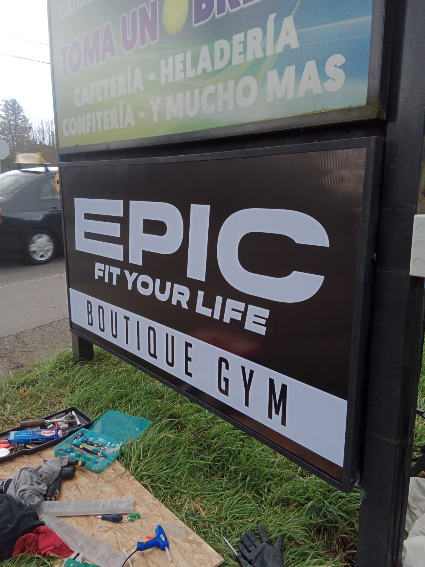 Epic Gym — Letrero de fachada